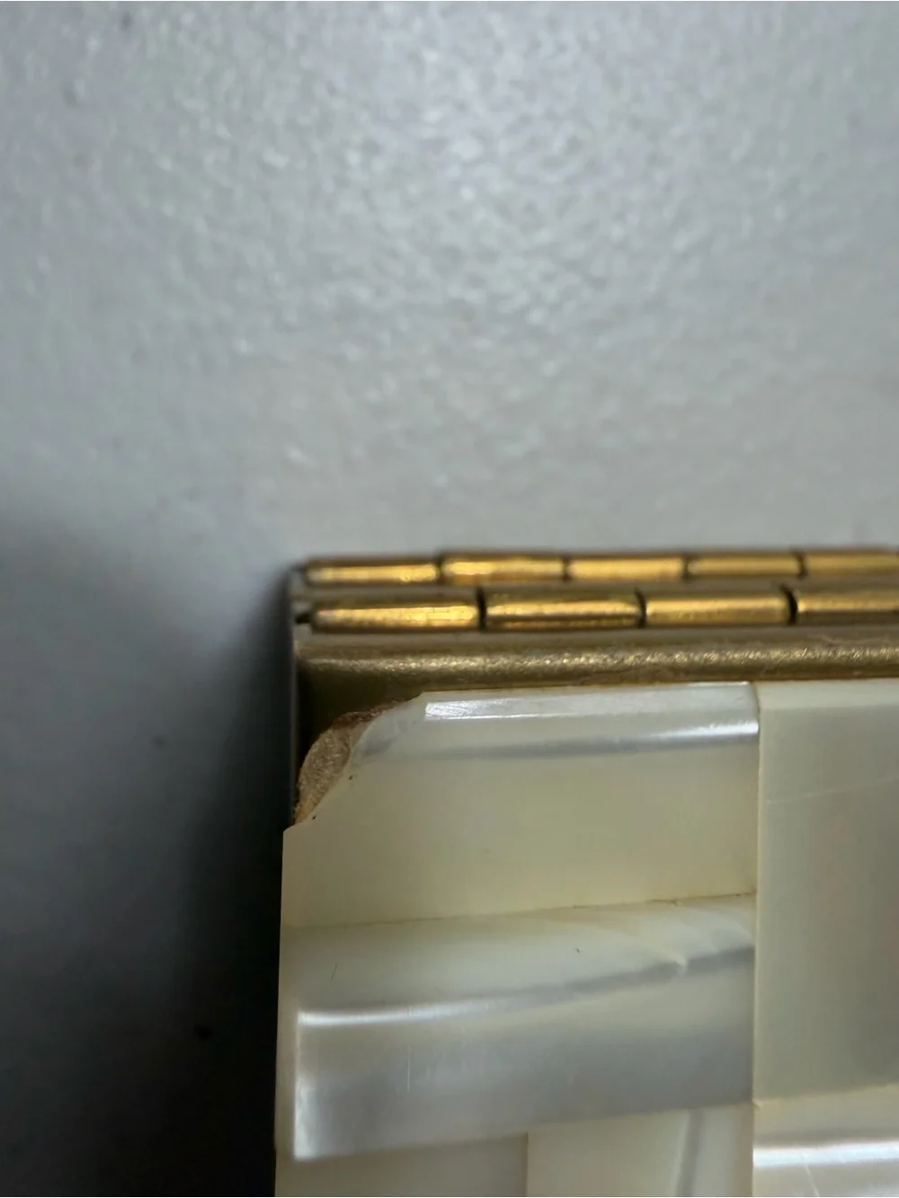 Vintage Mother of Pearl Compact Case - Ivory Shell Finish